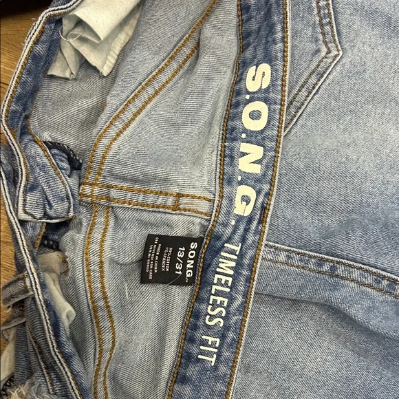 Distressed Light Blue women’s Jeans - Picture 3 of 3